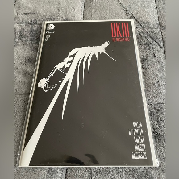 Dark Knight III: The Master Race Issue #1 - Picture 1 of 1
